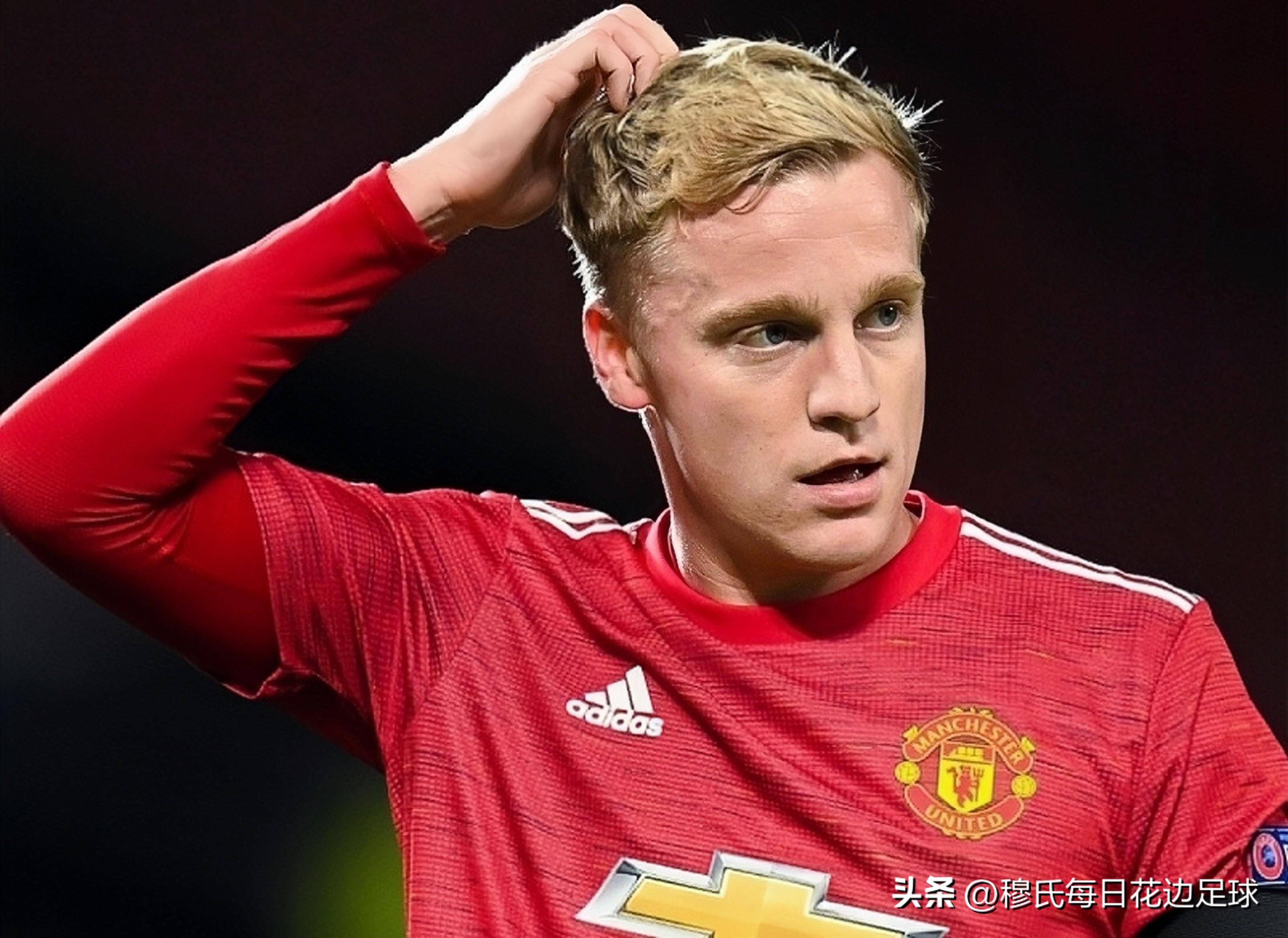 博鱼体育官网地址-窗口期曼联调整名单以备荷甲，回应争议环节打磨，悬念犹存，训练强度明显提升